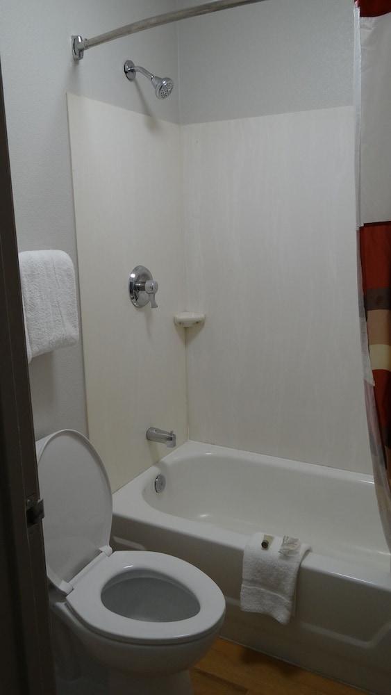 Red Roof Inn Philadelphia - Тревос Экстерьер фото