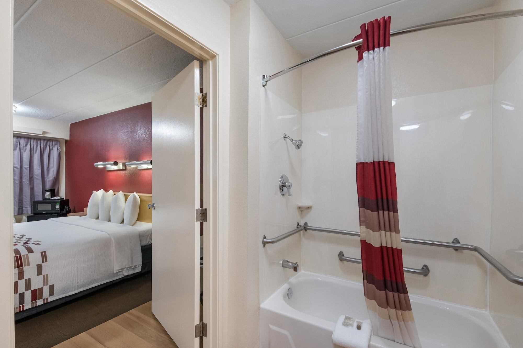 Red Roof Inn Philadelphia - Тревос Экстерьер фото